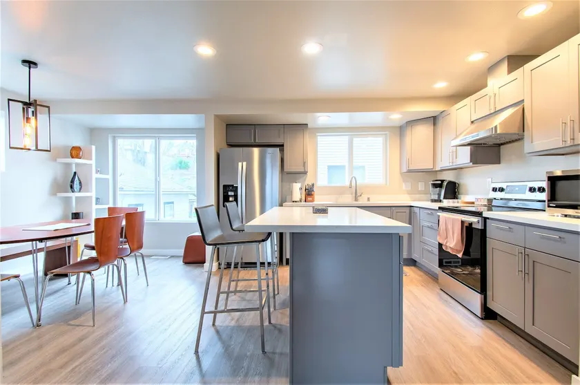 Modern Townhome 4 Bedrooms - North Beacon Hill - Image 1