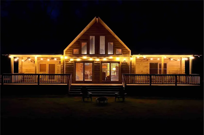 Peaceful Hills Retreat Lodge with a Great View,  a Pond, a Fireplace, Sleeps 10. - Image 1
