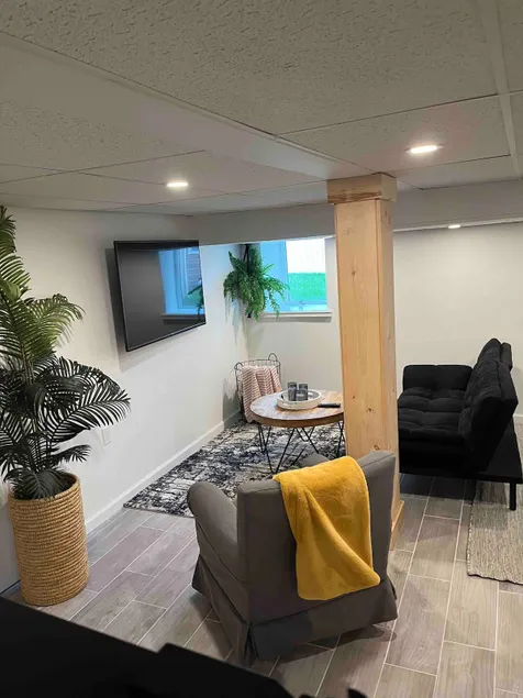 Unique comfortable guest suite - Image 1
