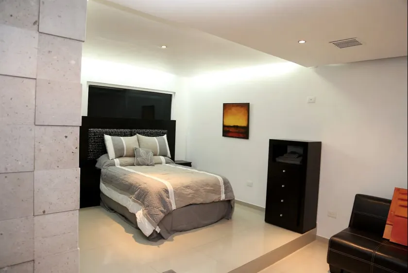 Comfortable and centrally located apartment - Image 1