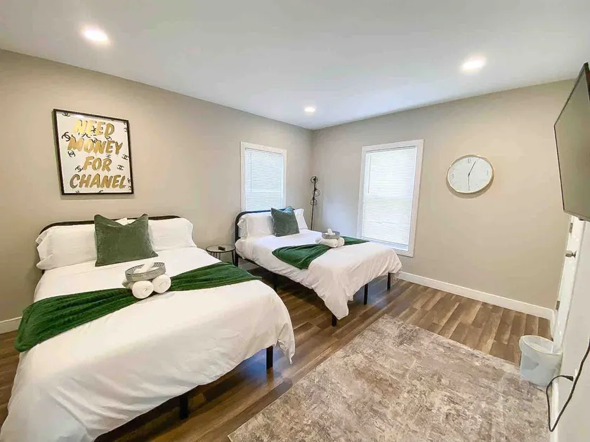 4BR near Campus, Hospitals, Downtown - Image 1