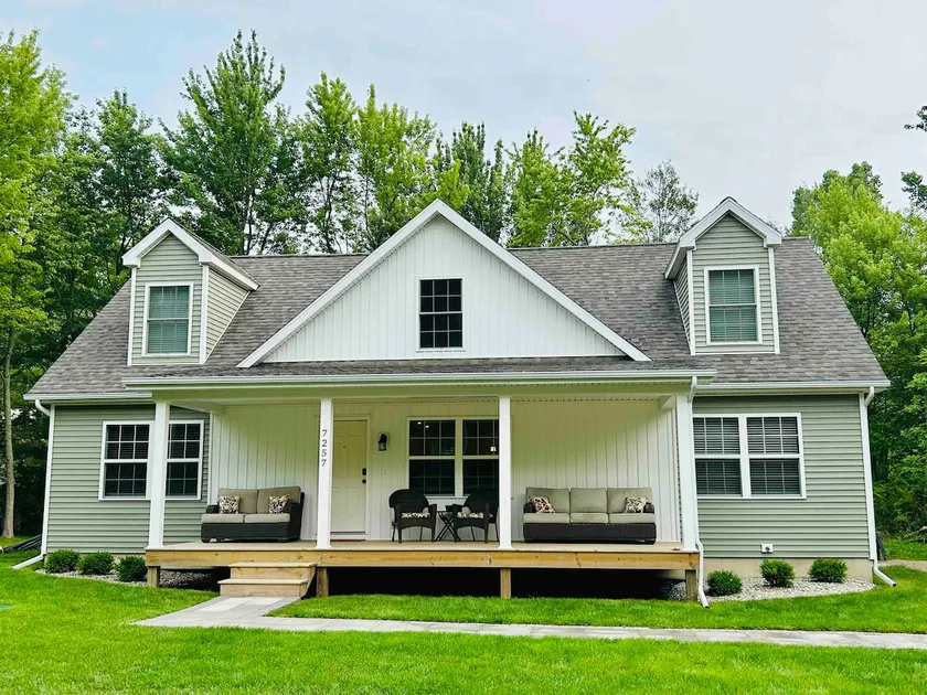 5BD 3BA - Close to Lake - Private Beach Access - Golf Cart - Fire Pit - Image 1