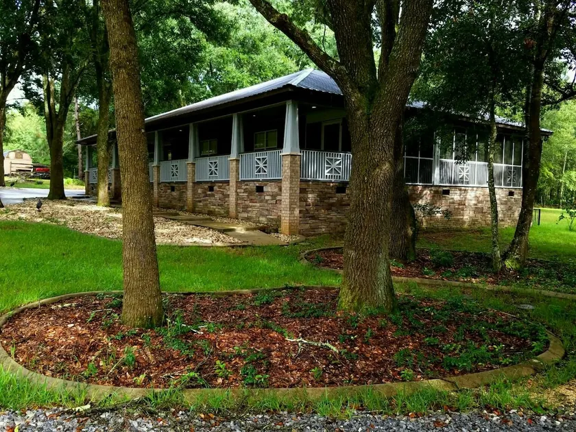Cozy 5-Acre Cabin • 5G WiFi • 30 Min to Island - Image 1