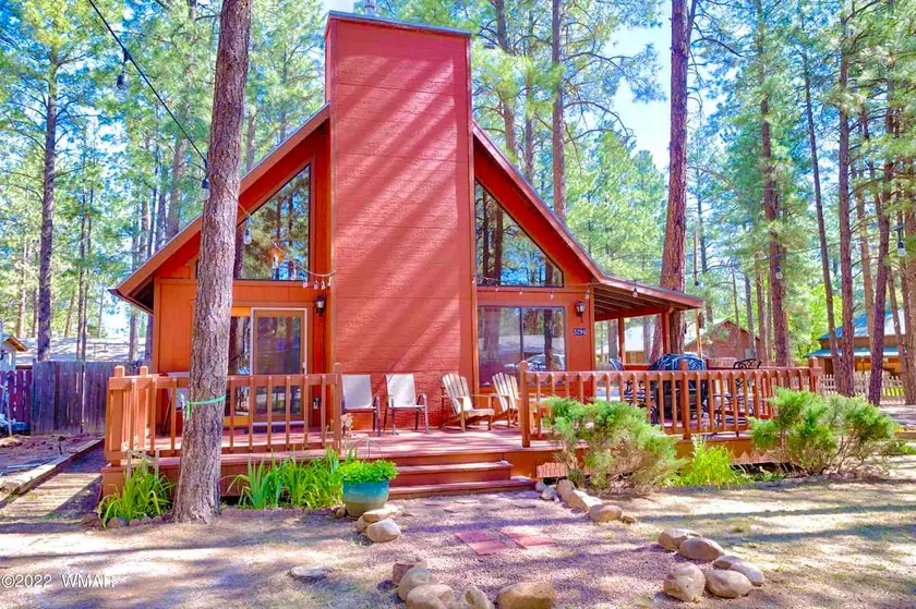 Cozy Ski Chalet in the Pines near Lakes & Hiking - Image 1