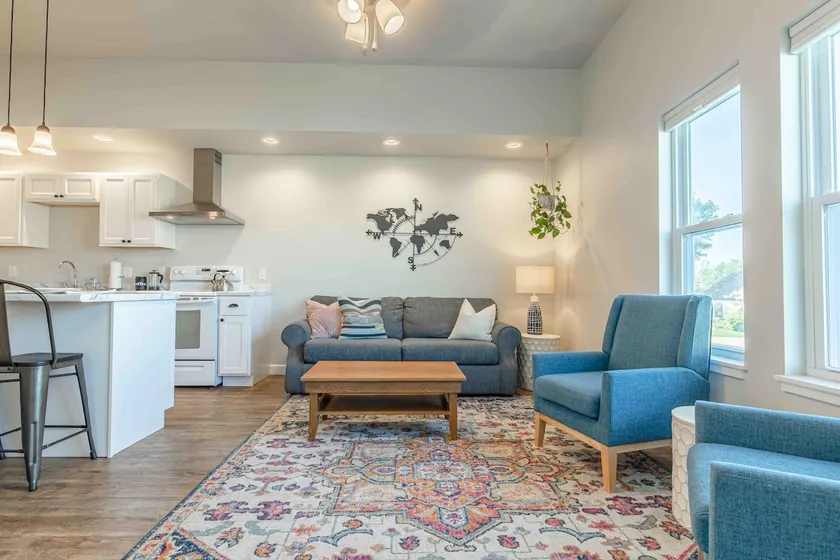 Cozy Downtown Apartment - Image 1