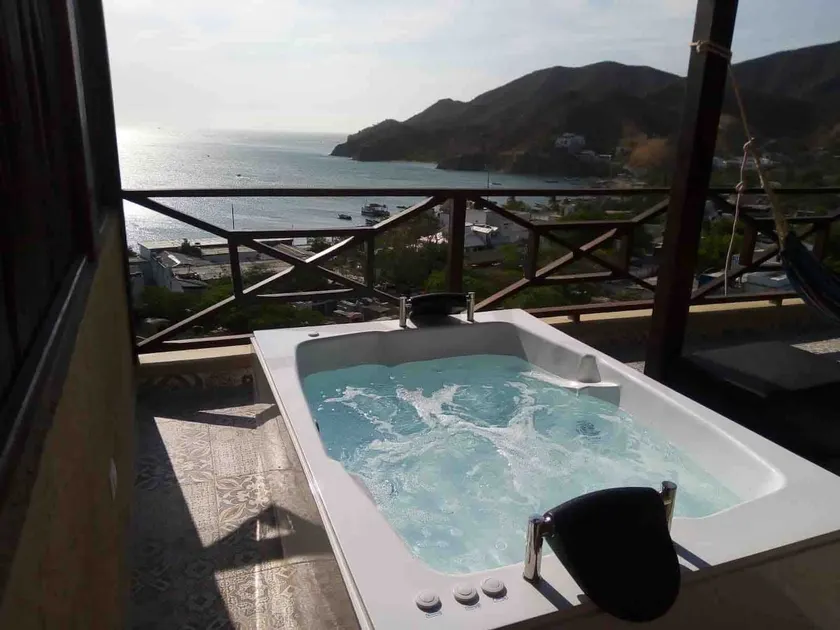 Cabin with Private Jacuzzi and Ocean View - Image 1