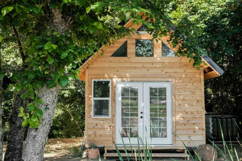 Stunning Vineyard Pond Cabin - Image 1