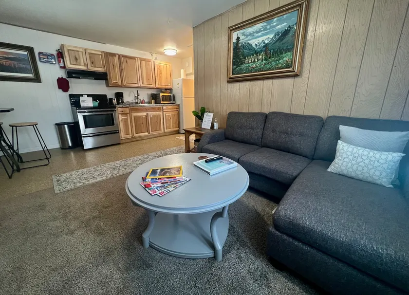 Bright, Newly Remodeled & In the Heart of Fbks - Image 1