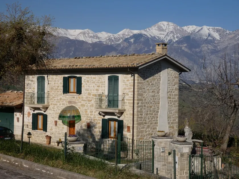 La Meridiana House in Roccascalegna - Image 1