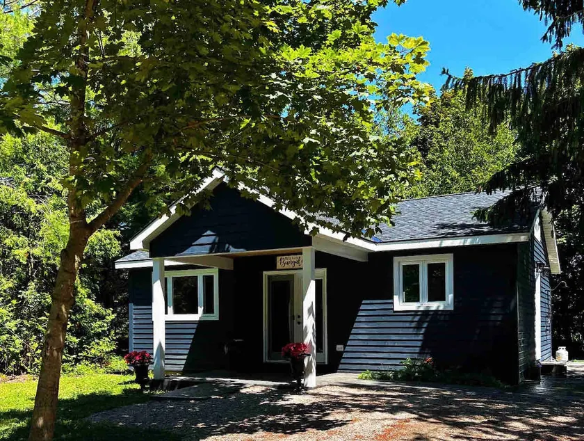 BellaLuna Lakeside Cottage - Image 1