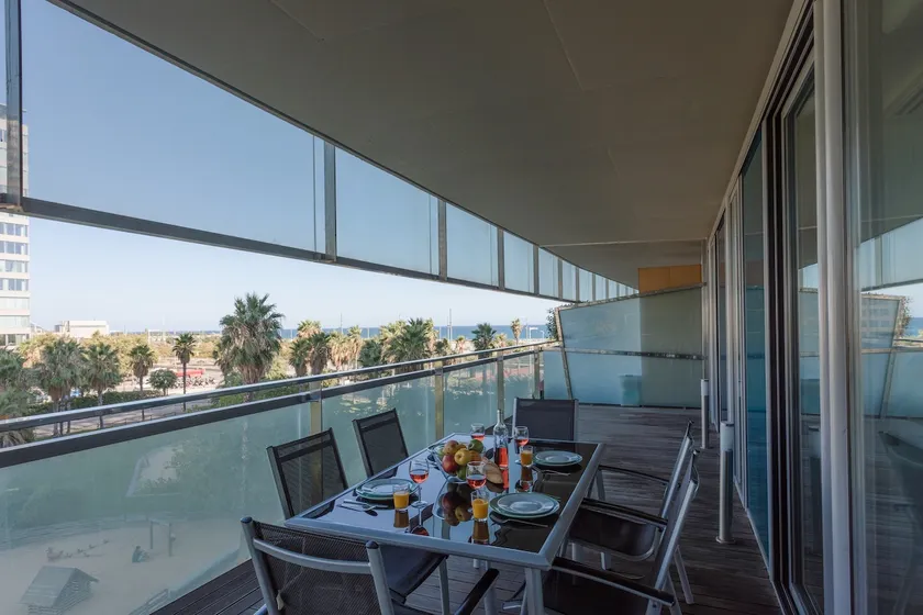Seafront luxe with terrace and pool I - Image 1