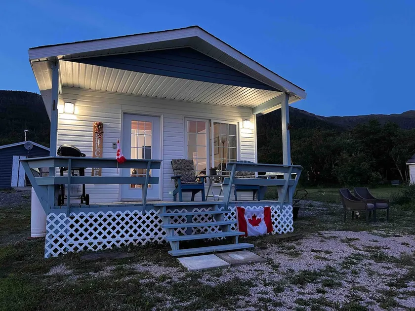 Bottle Cove Guesthouse - Image 1