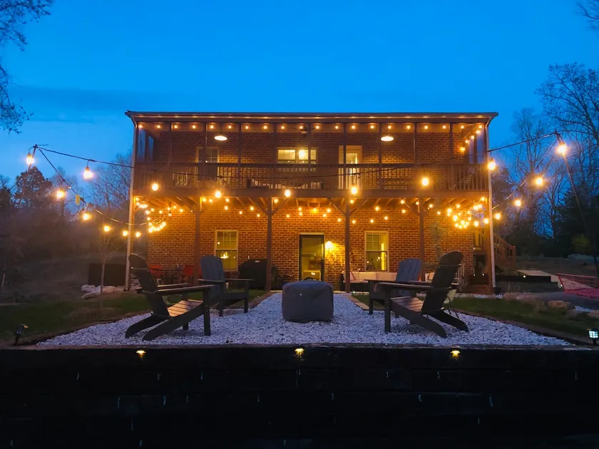 Cheerful 3-bedroom house with parking on premises - Image 1
