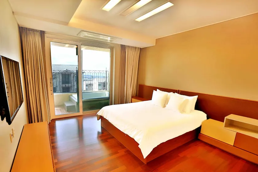 Cost-effective\3 rooms + 2 bathrooms\up to 6 people\family trip\healing\Jeju West trip - Image 1