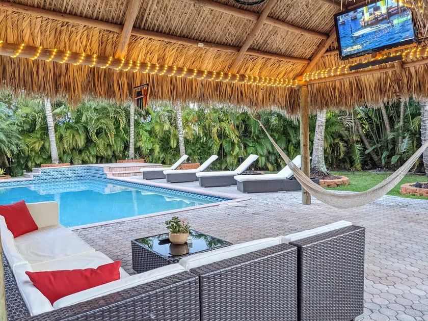 Unique Tropical Paradise! Heated Pool & Tiki Bar - Image 1