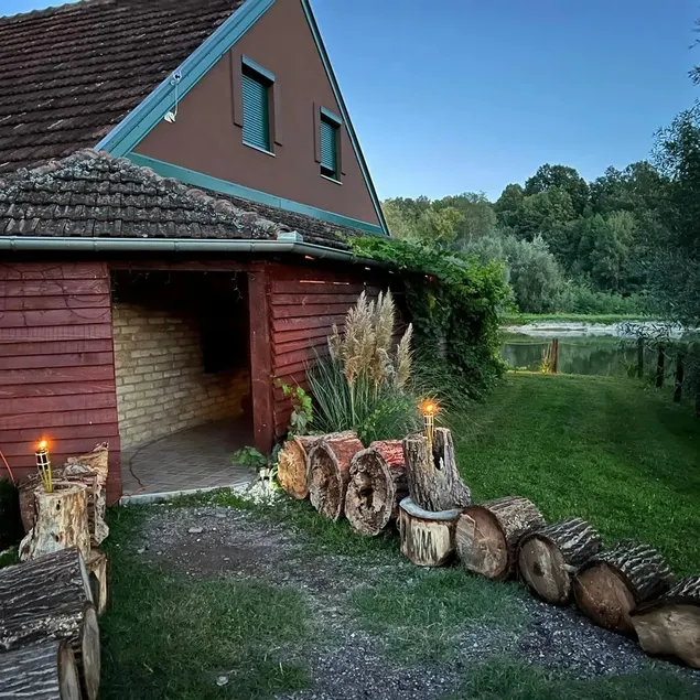 Attractive rural house in seclusion with a lake - Image 1