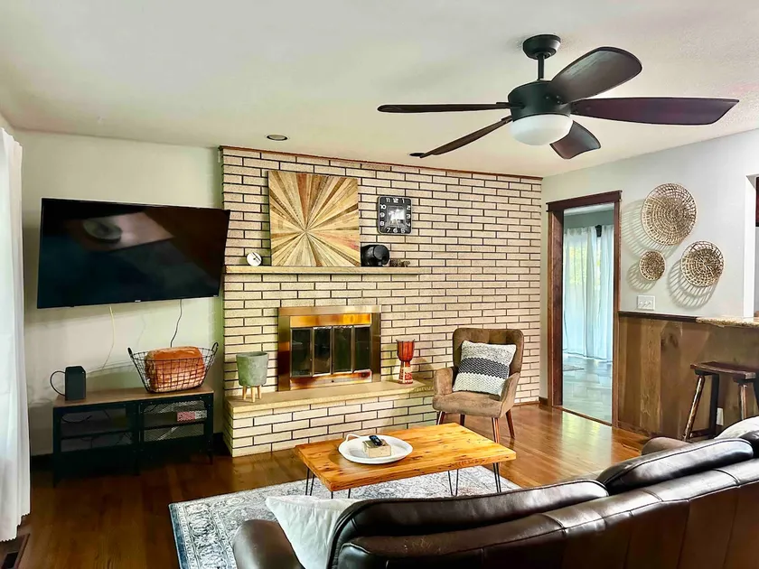 Cozy & Stylish Hillsboro Home - Image 1