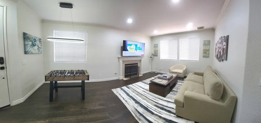 Sunny San Diego Escape, 20 Mins to Beaches, Zoo, Downtown & Convention Center - Image 1