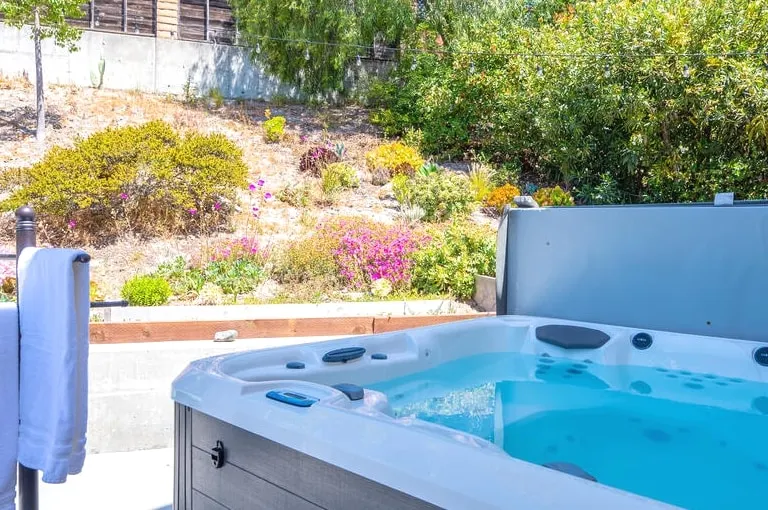 |Safe|BBQ | Hot Tub| 4 Bedrooms| Deck With Views - Image 1