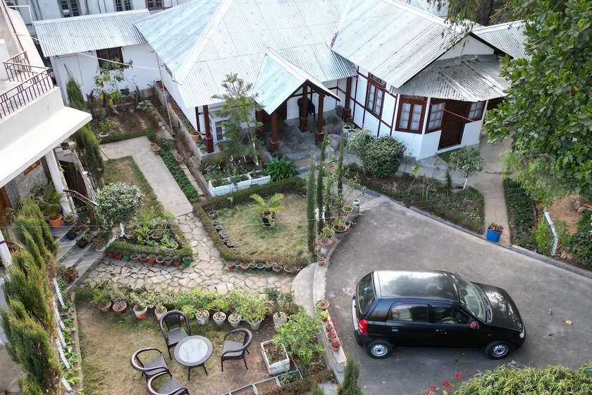 A Vintage Independent House - Image 1