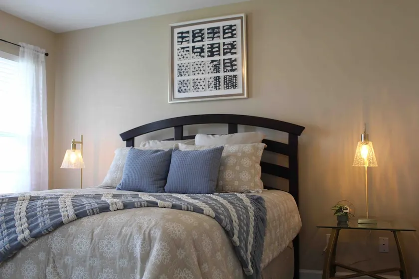 *POPS PLACE* 2bed/2bath en-suites Garage - Image 1