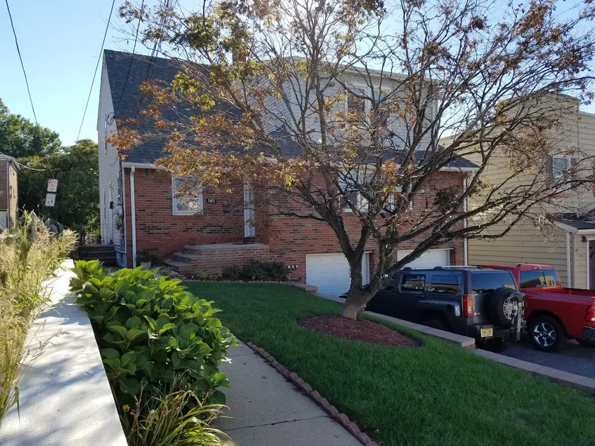 Charming urban home just 7 miles from NYC - Image 1