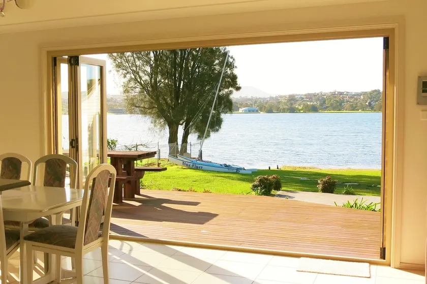 Lakeside Cottage on Lake Illawarra - Image 1