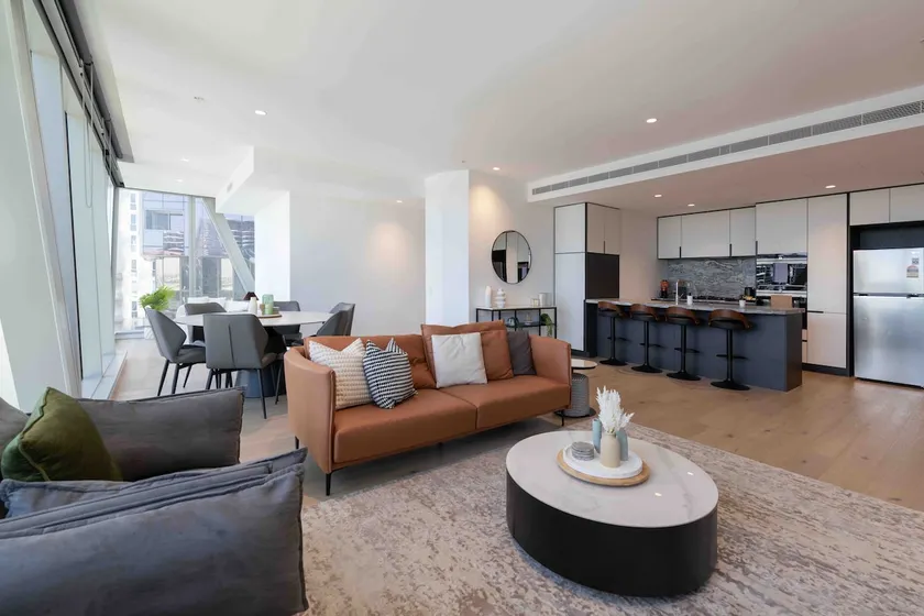 Supreme 3 Bedroom Apartment in Melbourne CBD - Image 1