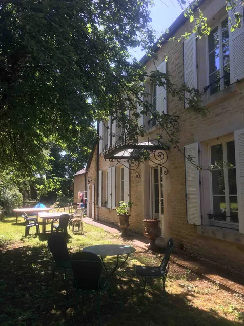 Large charming home - Image 1