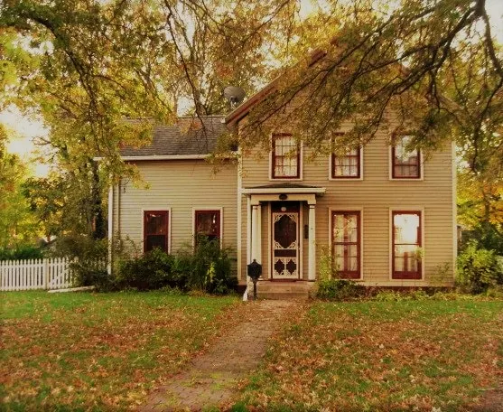 Historical Hovey Home 1/2 mile to ISU. - Image 1