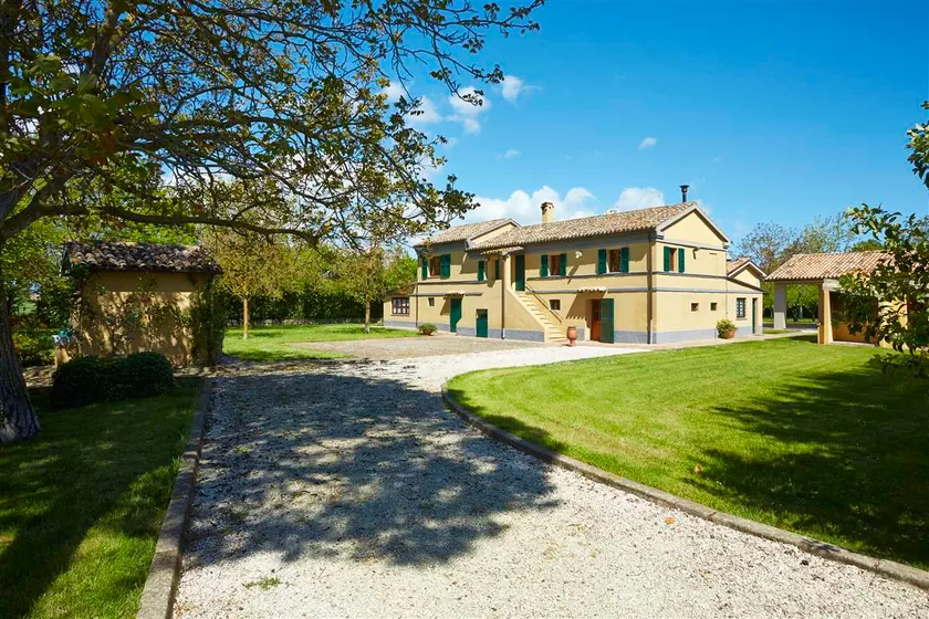 Farmhouse in Marche region - Image 1