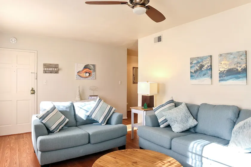 Virginia Beach Condo walking distance to the Beach - Image 1