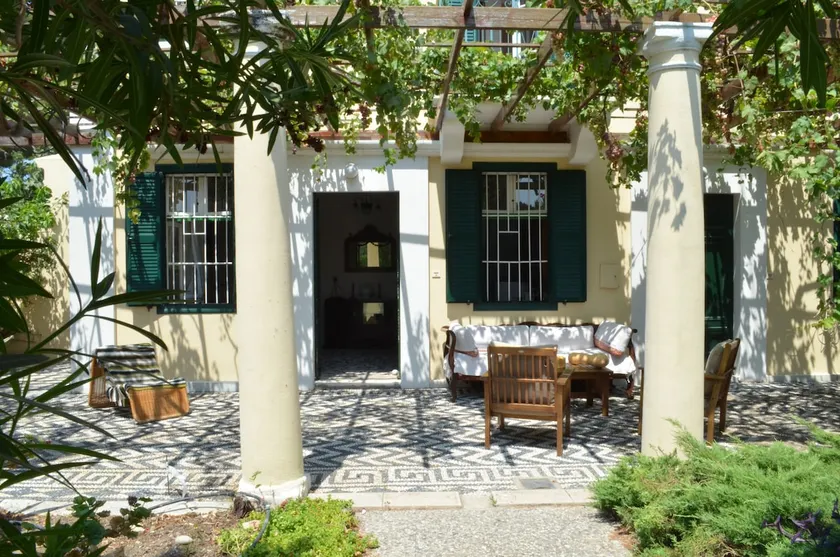 Traditional summer house - Image 1