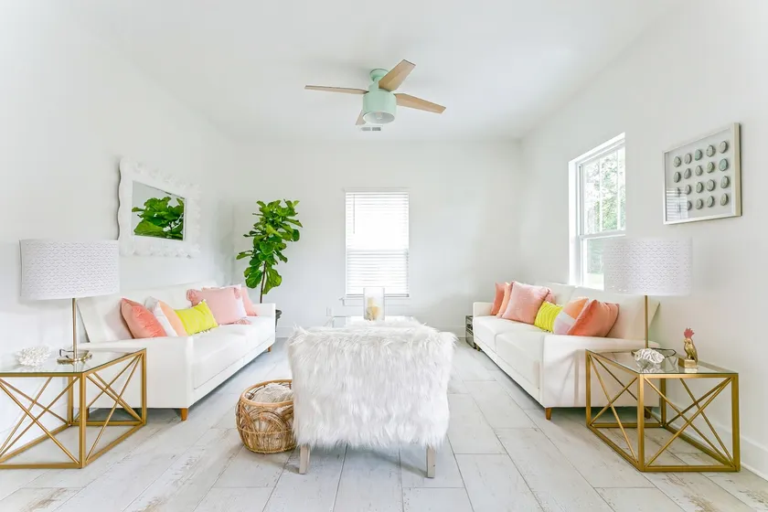 Island House Pink - Image 1