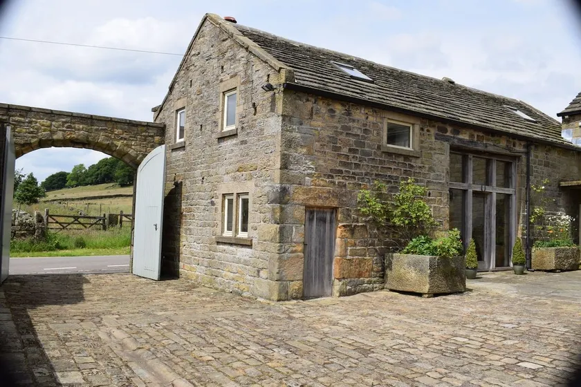 Beautiful Barn surrounded by open countryside - Image 1
