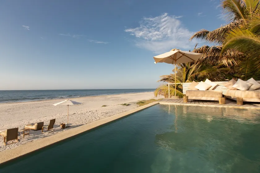 Luxury beachfront stylish new house - A design gem - Image 1