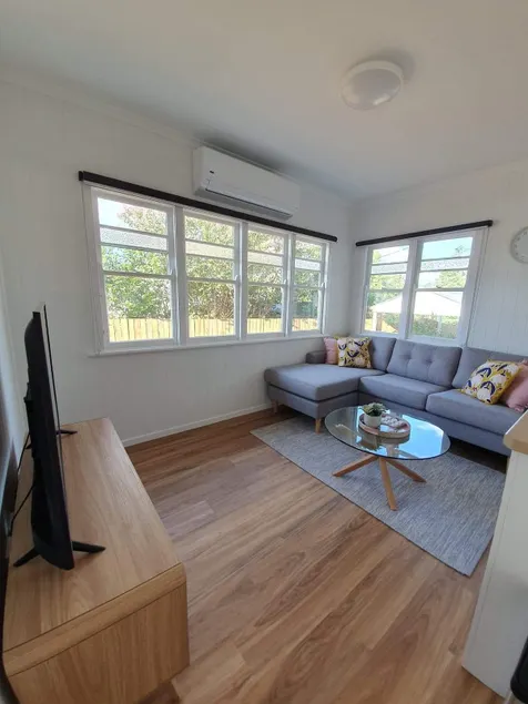 Ivory Cottage - Beautifully Renovated - Image 1