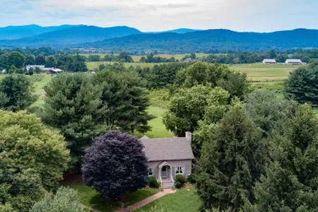 ”Enchanting Cottage” near Little Washington, VA - Image 1