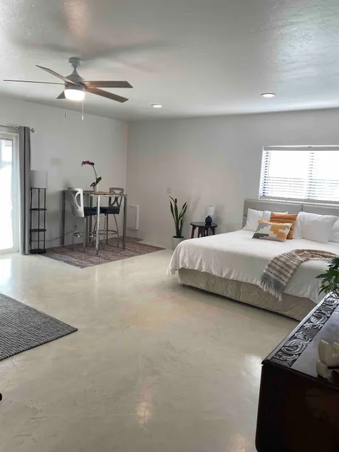 Modern Studio Casita w/ self check-in and parking - Image 1