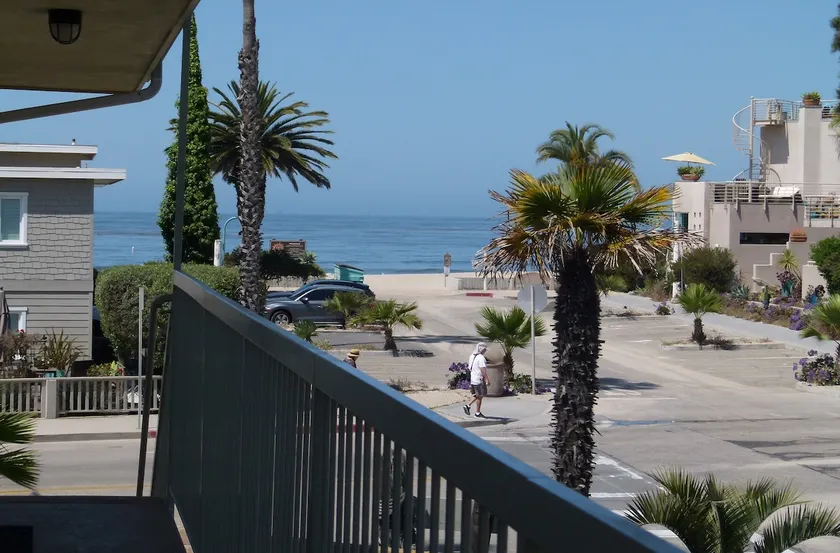 CARPINTERIA BEACH - JUST STEPS TO THE SAND! - Image 1