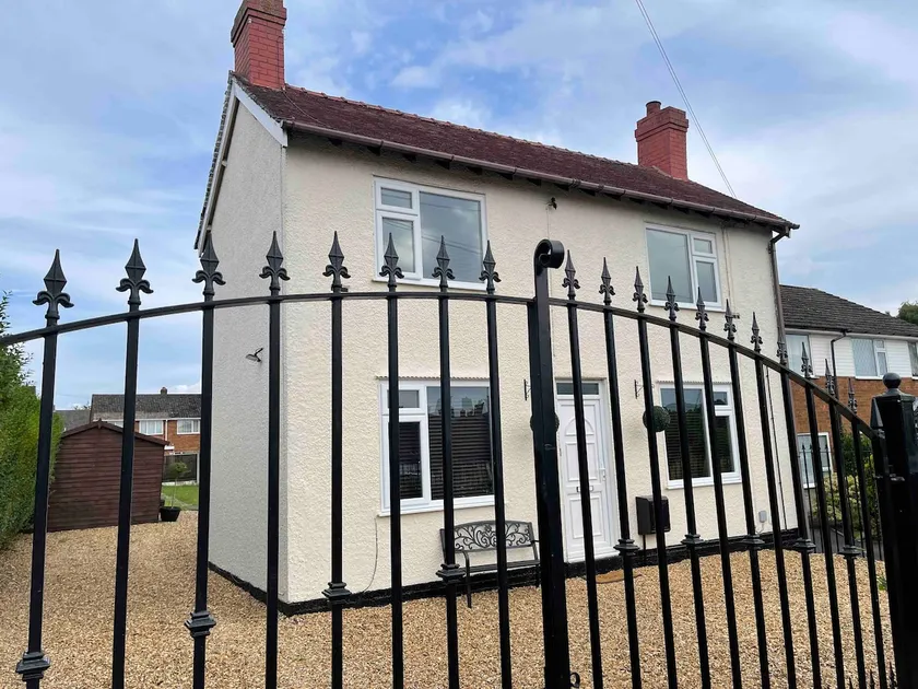 Delightful 2 bed detached home with secure parking - Image 1
