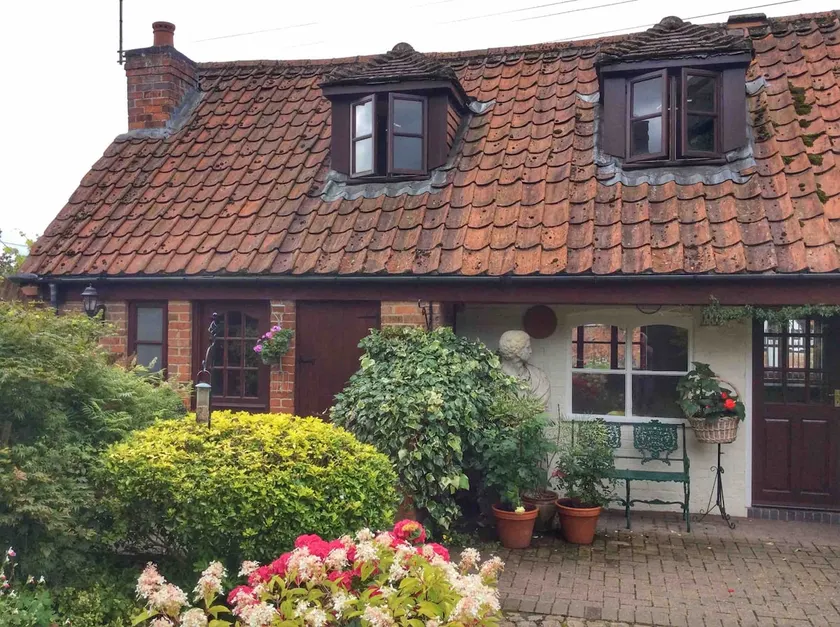 Self contained annexe in converted forge - Image 1