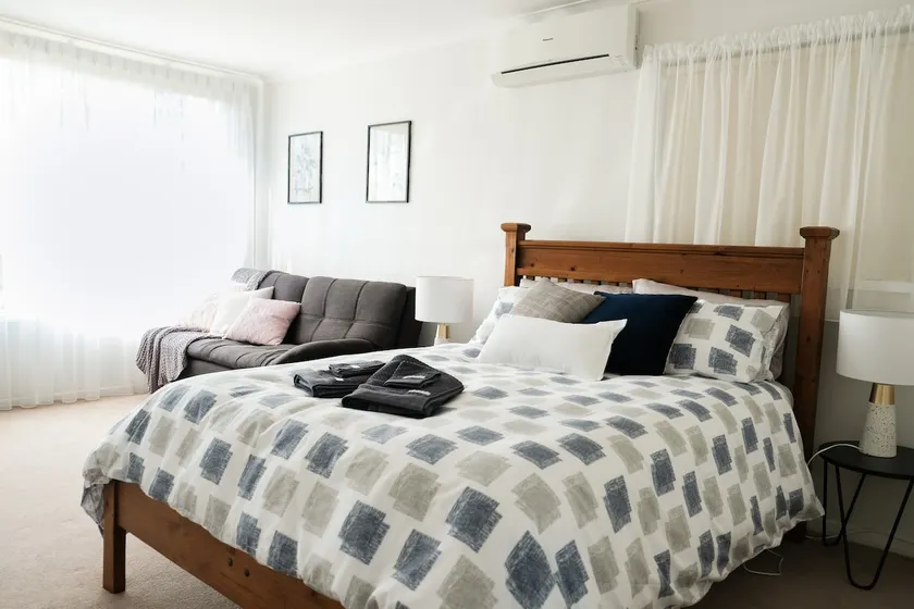 Bright garden-view room in North Warrnambool - Image 1