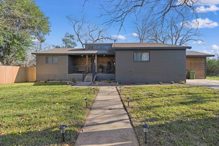 Serene Getaway Near Baylor and Magnolia Perfect for Relaxation and Exploration - Image 1