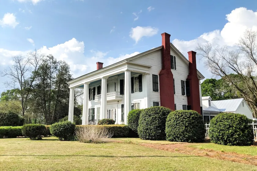 GreekRevival 8br/6b w/ Kit-35 Min to U of Alabama! - Image 1