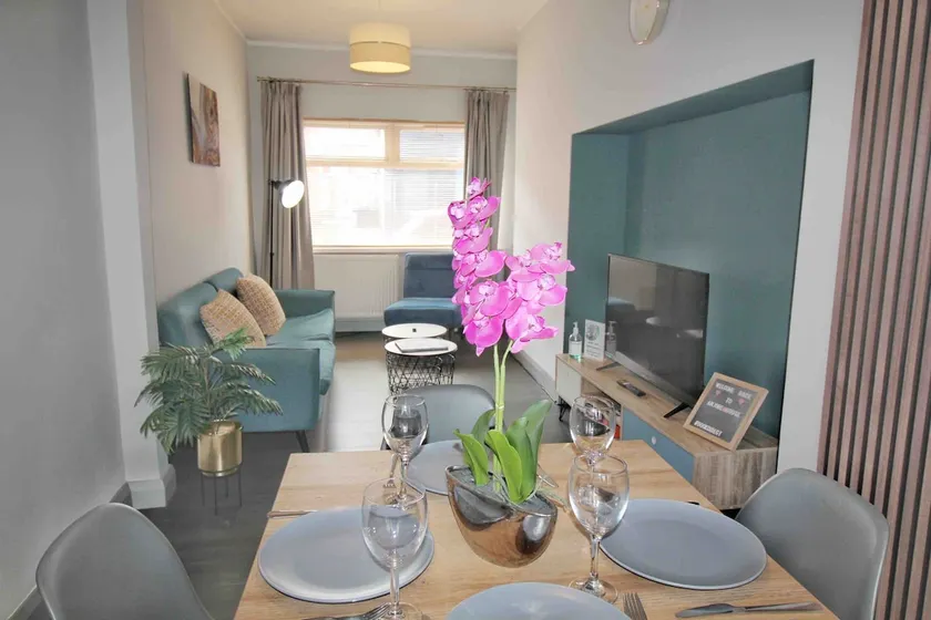 Anjore House - Modern House in Belfast City - Image 1
