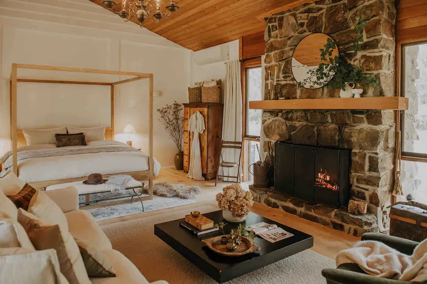 Enchanting log cabin in the woods - Image 1