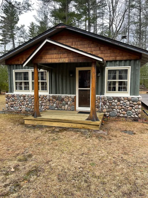 Sage Lake Huron Cottage  - Image 1