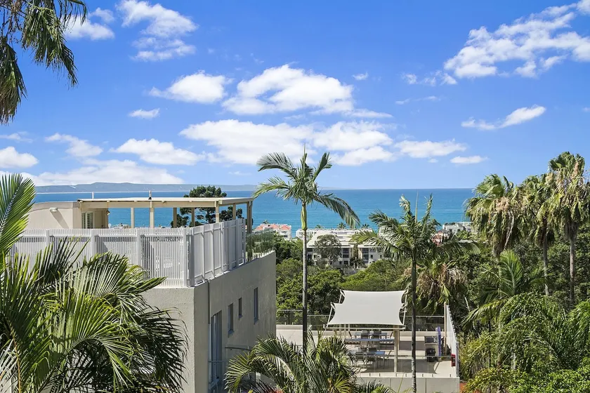 Descola 10 - Ocean Views Close to Noosa Main Beach - Image 1
