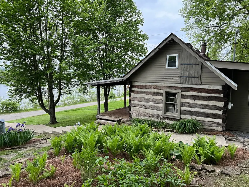 Rustic Cabin on the Ohio River. - Image 1